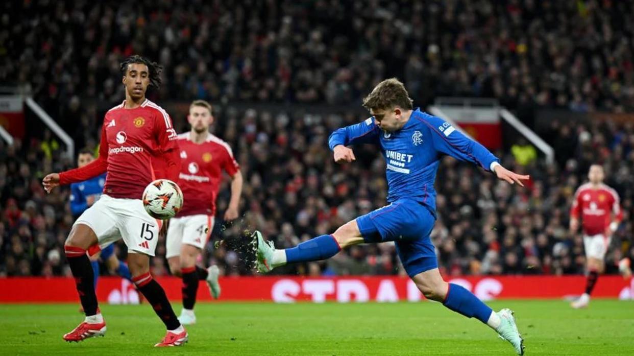 精彩绝伦!曼联实现大逆转,引爆球迷热情 精彩绝伦!曼联实现大逆转,引爆球迷热情