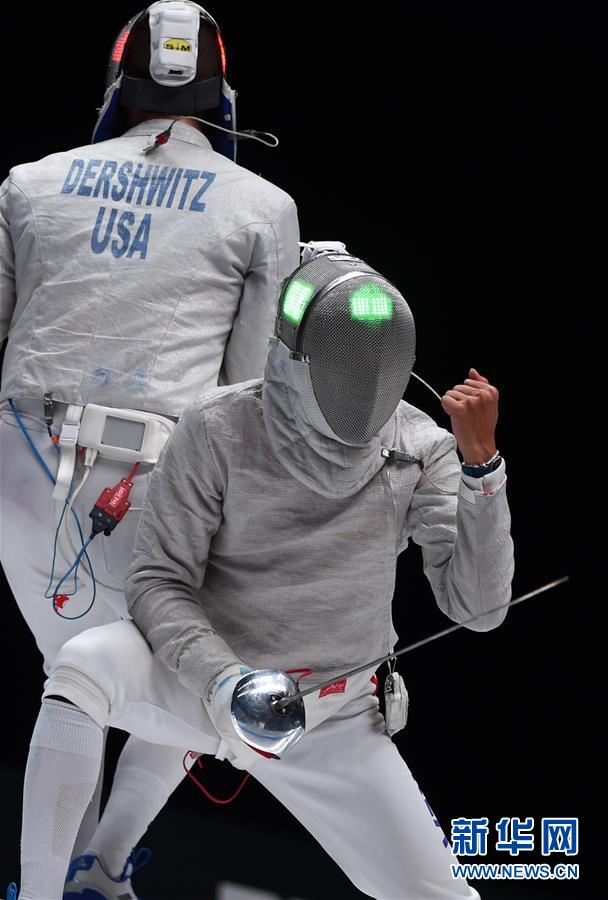 韩国击剑选手斩获男子佩剑金牌