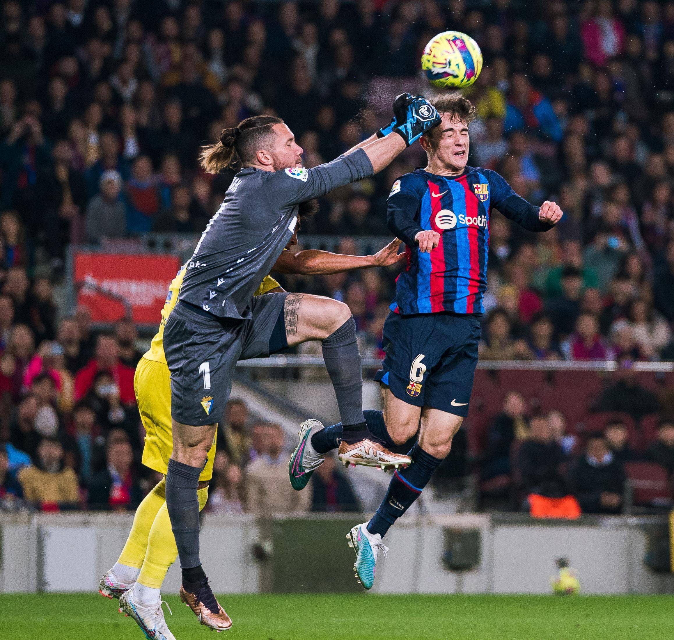 阿尔维斯入队,塞维利亚期待复苏 阿尔维斯入队,塞维利亚期待复苏