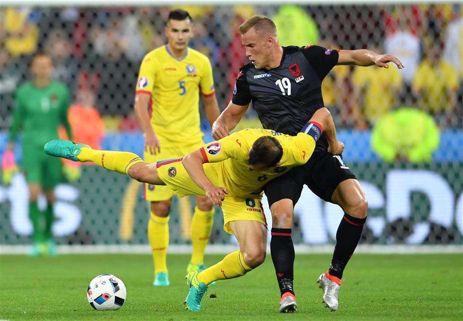 包含罗马尼亚主场逼平法国，积分榜领先位置稳固的词条