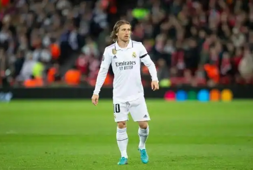 皇马客场击败瓦伦西亚,挺进联赛前三 皇马客场击败瓦伦西亚,挺进联赛前三