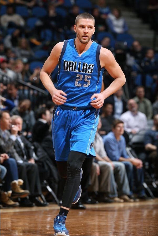 开拓者力克小牛,将系列赛比分扩大为2-0 开拓者力克小牛,将系列赛比分扩大为2-0