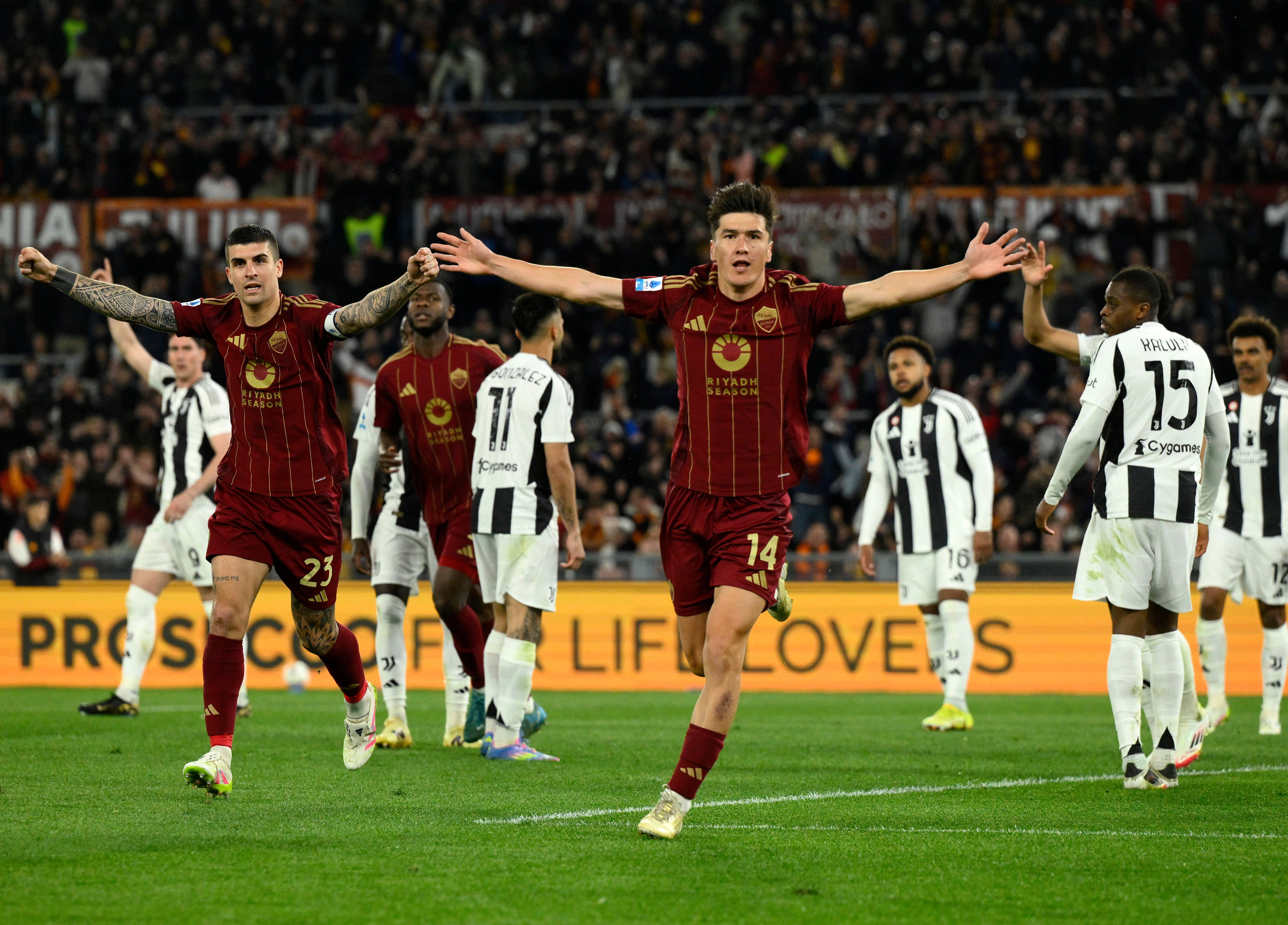 尤文图斯击败AC米兰,成功晋级意甲联赛杯四强 尤文图斯击败AC米兰,成功晋级意甲联赛杯四强