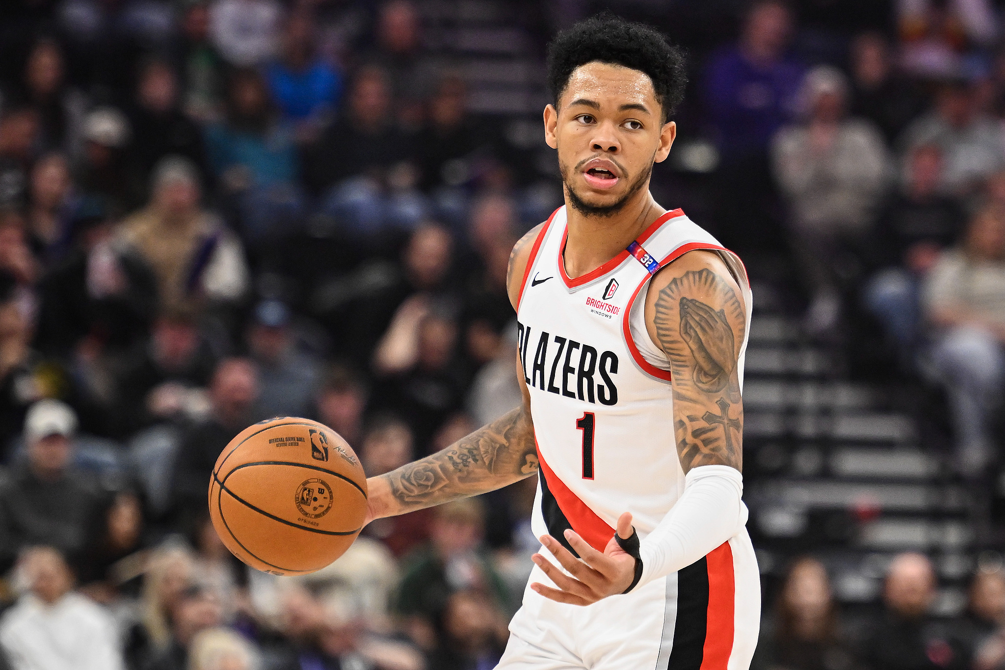 爵士力克老鹰,迎来两连胜 爵士力克老鹰,迎来两连胜