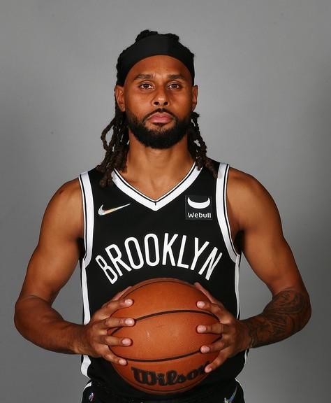 篮网大胜老鹰重返胜利