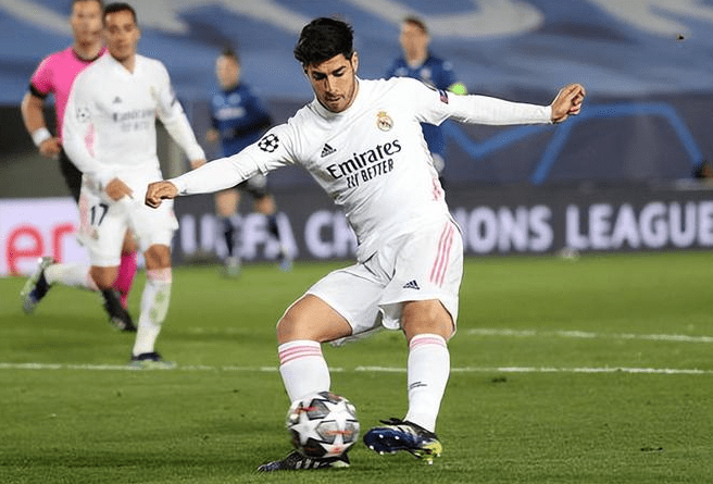 皇家马德里击败比利亚雷亚尔,取得西甲联赛胜利 皇家马德里击败比利亚雷亚尔,取得西甲联赛胜利