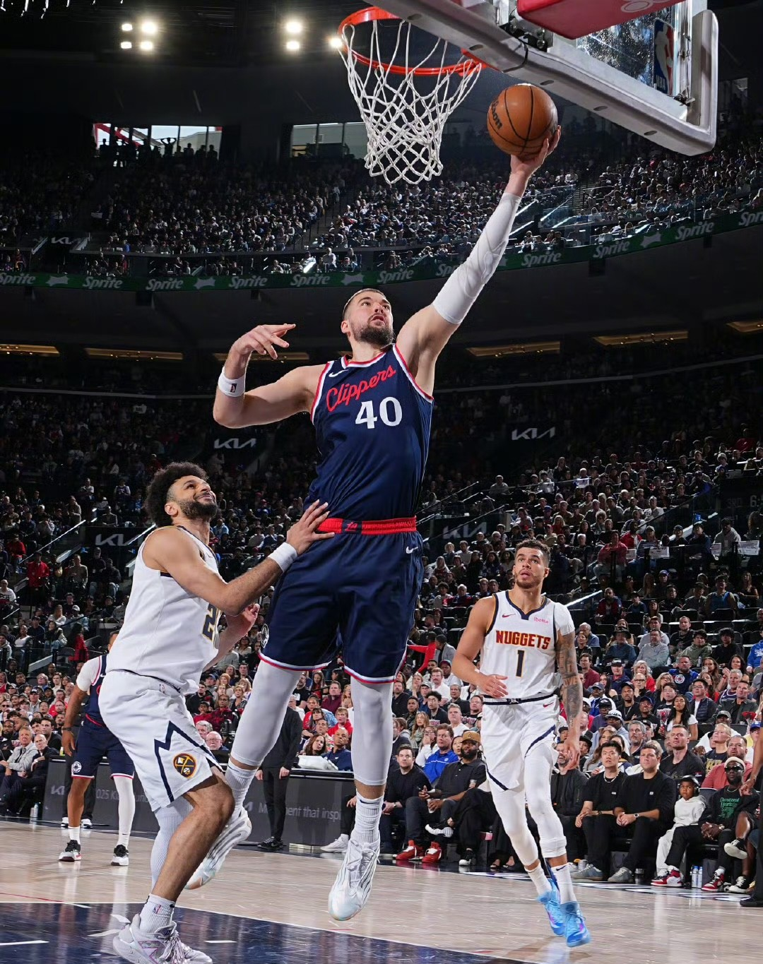 关于快船惊险战胜76人，紧追西部前列的信息